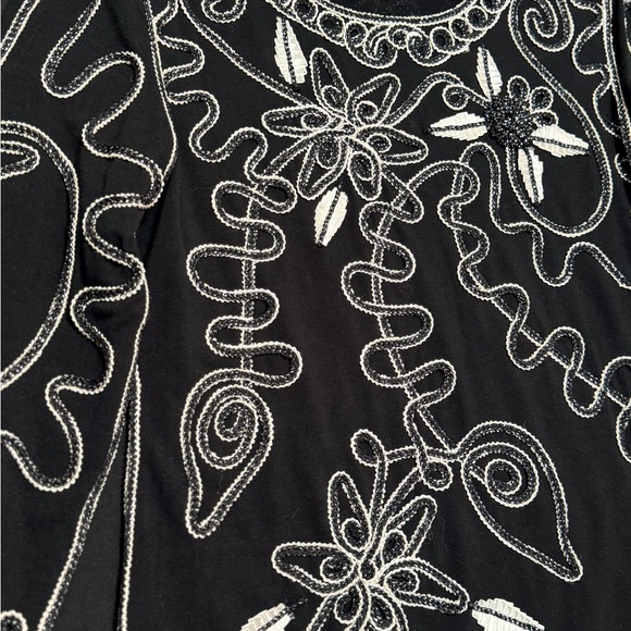 Lauren Michelle Black Top with White & Black Embroidery Ribbon detail VTG Luxury - Picture 4 of 13